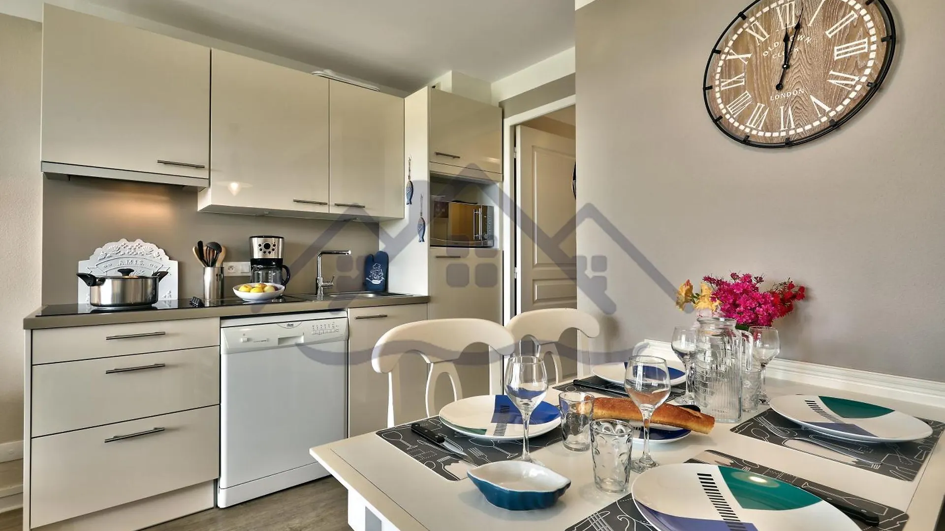 Localise - A18 - Appartement Avec Balcon - Petite Vue Mer A Travers Le Palmier - Piscine De Avril A Septembre - Wifi Inclus - Animaux Admis - Draps Inclus - Parking Inclus Guilvinec