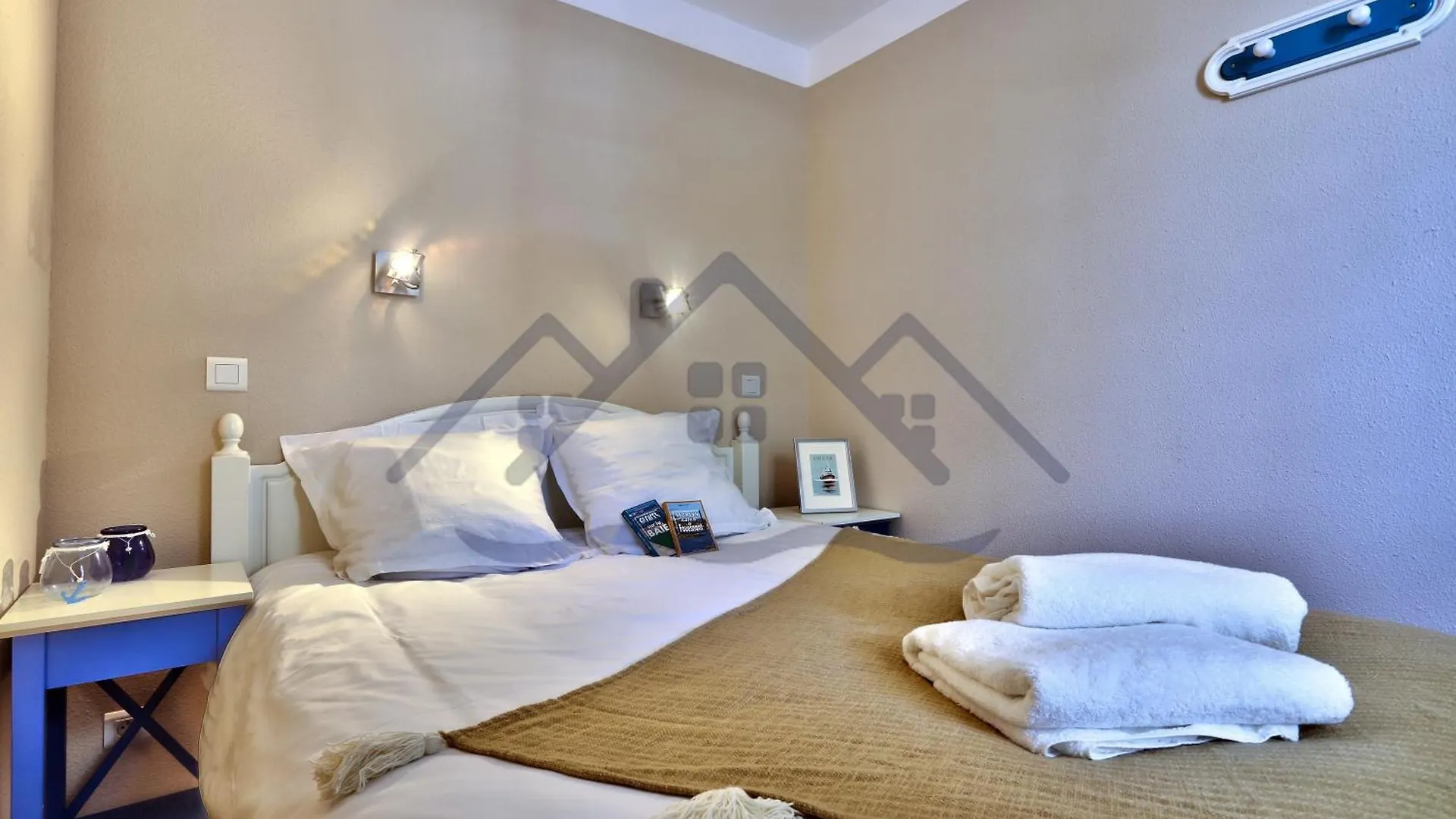 Localise - A18 - Appartement Avec Balcon - Petite Vue Mer A Travers Le Palmier - Piscine De Avril A Septembre - Wifi Inclus - Animaux Admis - Draps Inclus - Parking Inclus Guilvinec 0*,  France