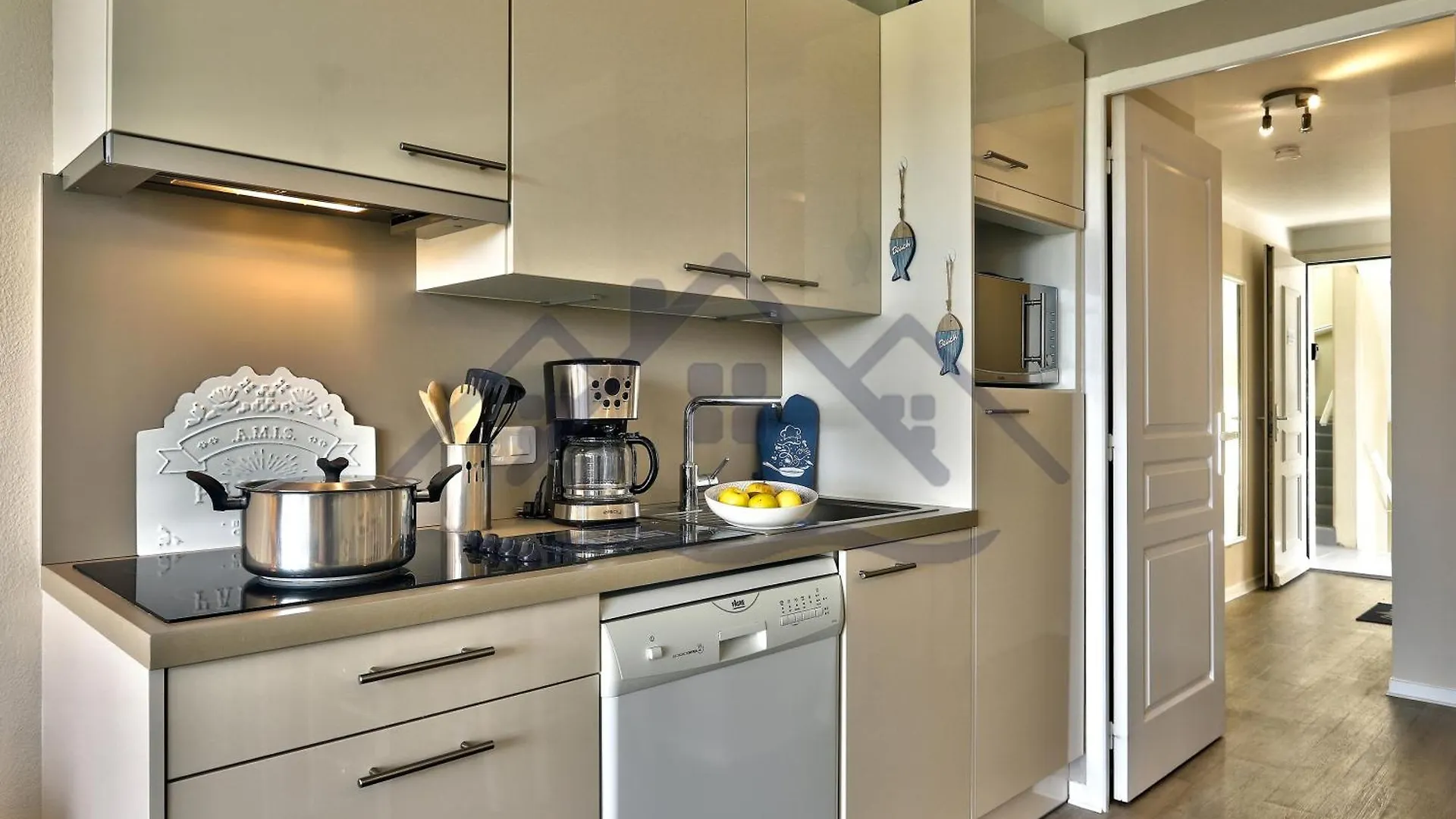 Localise - A18 - Appartement Avec Balcon - Petite Vue Mer A Travers Le Palmier - Piscine De Avril A Septembre - Wifi Inclus - Animaux Admis - Draps Inclus - Parking Inclus Guilvinec Apartment