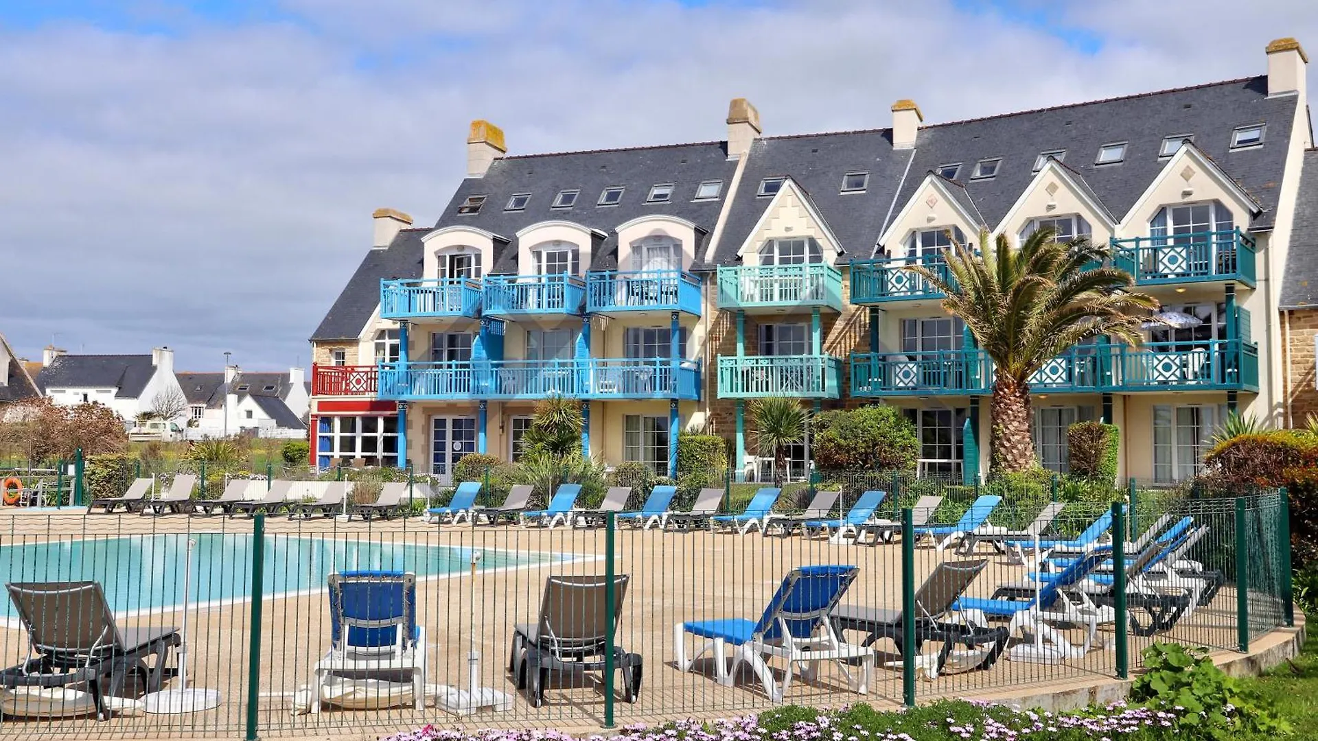 Localise - A18 - Appartement Avec Balcon - Petite Vue Mer A Travers Le Palmier - Piscine De Avril A Septembre - Wifi Inclus - Animaux Admis - Draps Inclus - Parking Inclus Guilvinec 0*,
